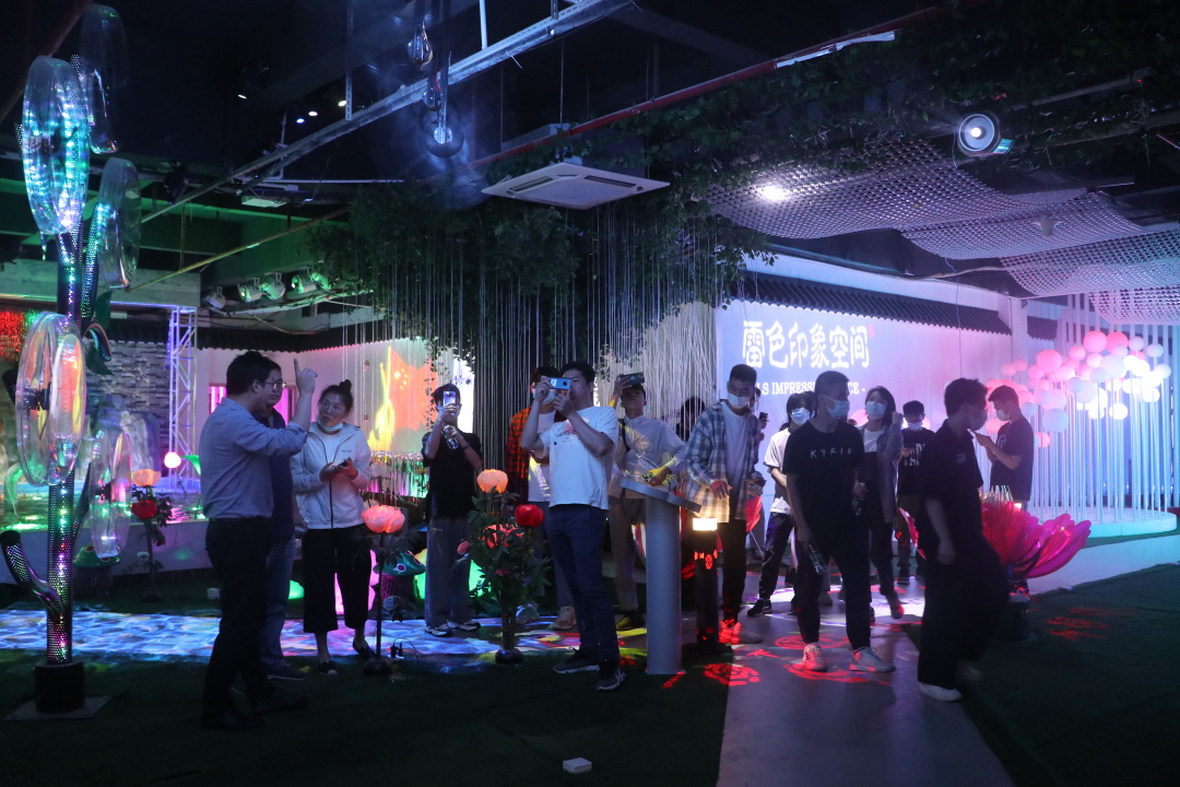 熱烈歡迎廣東職業(yè)技術(shù)學(xué)院光環(huán)境產(chǎn)業(yè)學(xué)院一行到雷色光電參觀學(xué)習(xí)！(圖6)