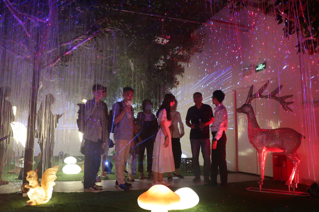 熱烈歡迎廣東職業(yè)技術(shù)學(xué)院光環(huán)境產(chǎn)業(yè)學(xué)院一行到雷色光電參觀學(xué)習(xí)！(圖14)