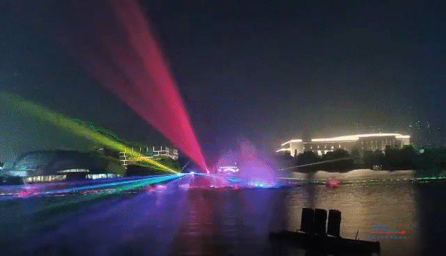 由雷色光電打造的“大美漯河·水韻西城”共慶百年華誕月灣湖之夜主題燈光秀上演啦！(圖3)