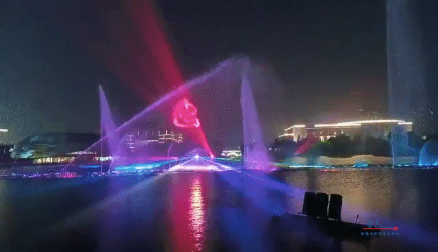 由雷色光電打造的“大美漯河·水韻西城”共慶百年華誕月灣湖之夜主題燈光秀上演啦！(圖7)