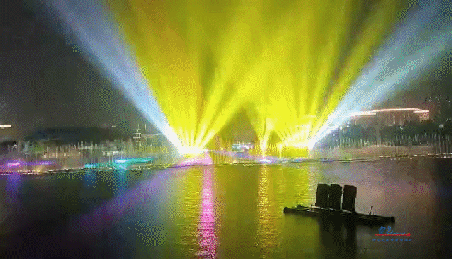 由雷色光電打造的“大美漯河·水韻西城”共慶百年華誕月灣湖之夜主題燈光秀上演啦！(圖5)