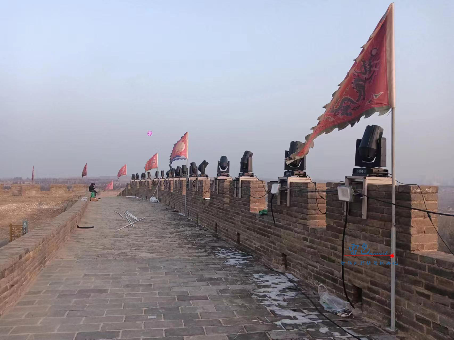 雷色光電打造榆林鎮(zhèn)北臺(tái)酷炫燈光秀(圖6)